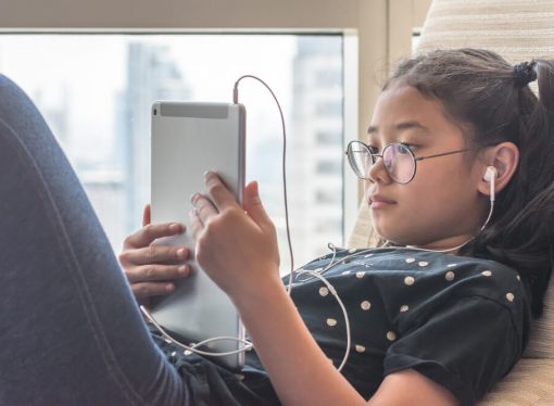 Dziecko w świecie cyfrowym – jak nauczyć dziecko korzystania ze smartfona?